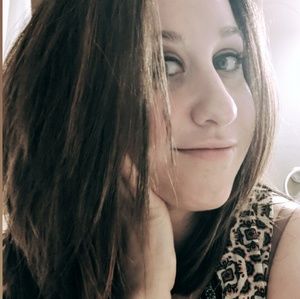 Meet your Posher, Caitlin